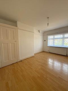 3 bedroom semi-detached house to rent, Heston Avenue, Hounslow