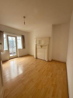 3 bedroom semi-detached house to rent, Heston Avenue, Hounslow