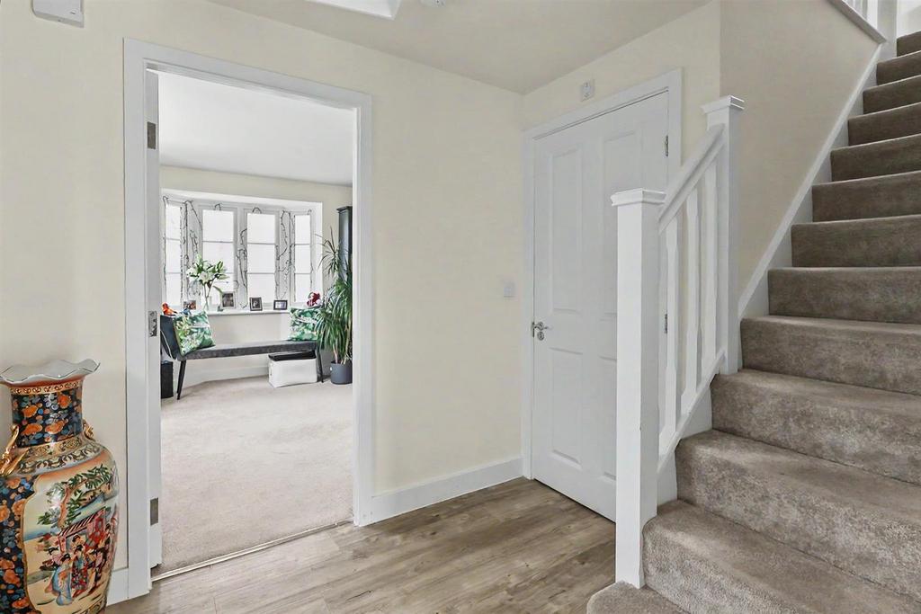 House in Gedling, Redhill - More