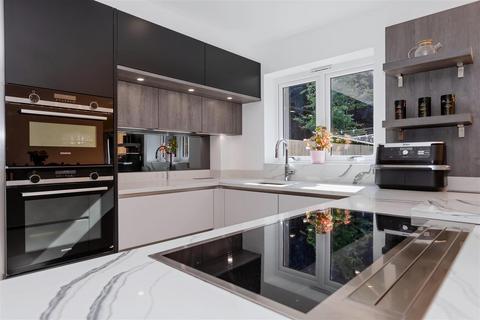 4 bedroom detached house for sale, First Avenue, Worthing