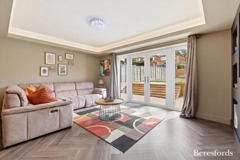 3 bedroom detached house for sale, Downer Road North, Benfleet, SS7