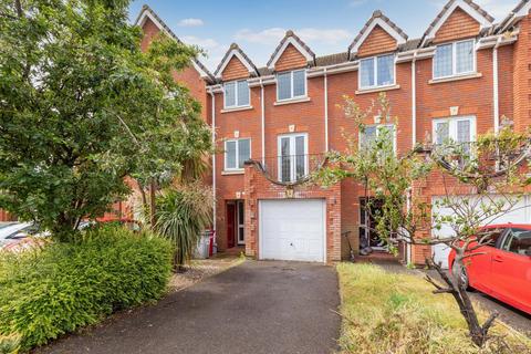 4 bedroom townhouse for sale, Deverills Way, Langley SL3