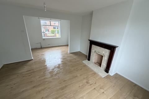2 bedroom house to rent, Yattendon Avenue, Manchester, M23
