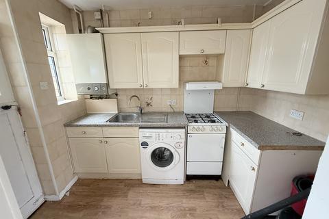 2 bedroom house to rent, Yattendon Avenue, Manchester, M23
