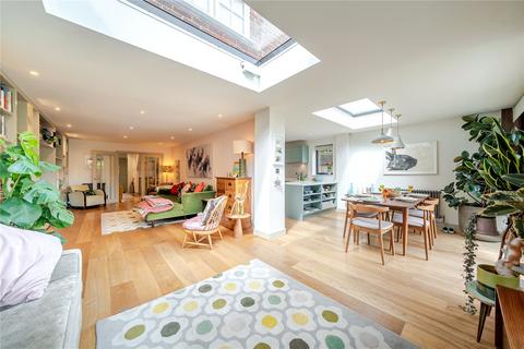 4 bedroom detached house for sale, Meadowbank, London