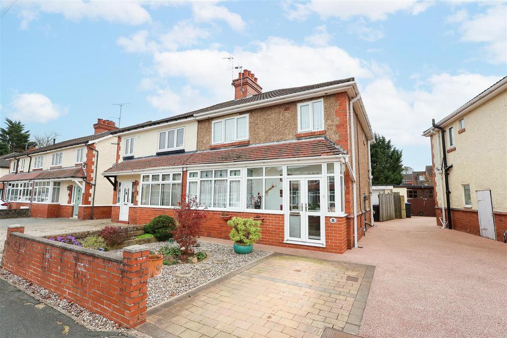 Moorside Avenue, Ripon 3 bed semi-detached house - £325,000
