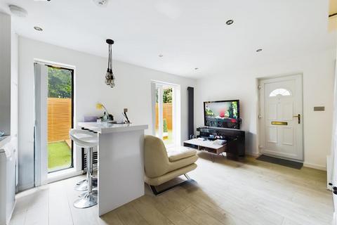 2 bedroom terraced house to rent, Telford Drive, Cippenham