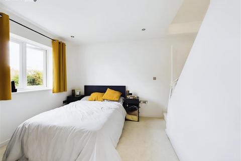 2 bedroom terraced house to rent, Telford Drive, Cippenham