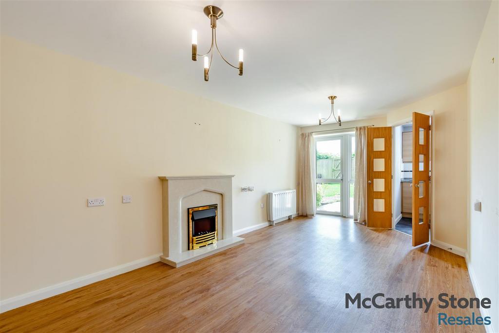 8693095-interior06.jpg