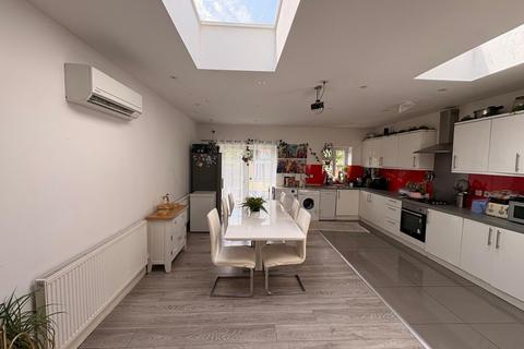 4 bedroom terraced house for sale, St. Paul's Avenue, Harrow, HA3