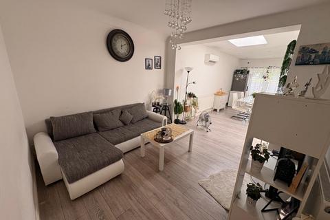 4 bedroom terraced house for sale, St. Paul's Avenue, Harrow, HA3