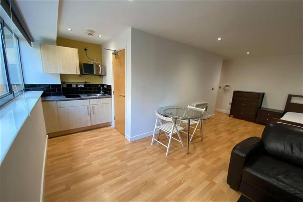 Apartment in Sheffield, South Yorkshire - More