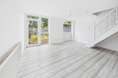 3 bedroom semi-detached house to rent, The Glade, Coventry CV5