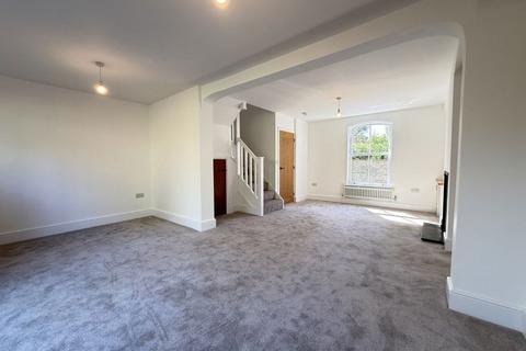4 bedroom terraced house to rent, Grafton Drive