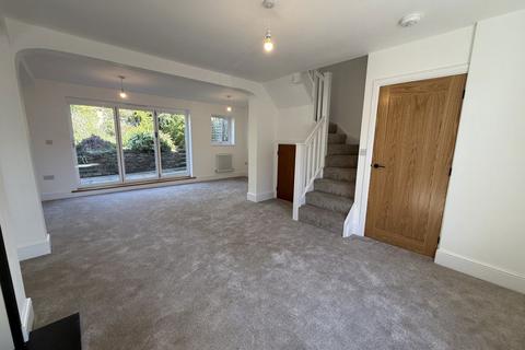 4 bedroom terraced house to rent, Grafton Drive