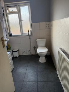 1 bedroom in a house share to rent, Cambria Close, London, TW3