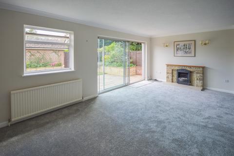 4 bedroom bungalow to rent, Westfield Close, Bishops Stortford, CM23