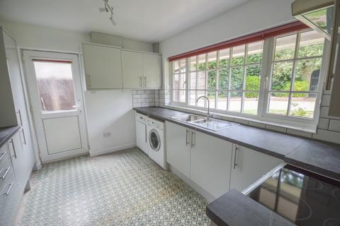 4 bedroom bungalow to rent, Westfield Close, Bishops Stortford, CM23