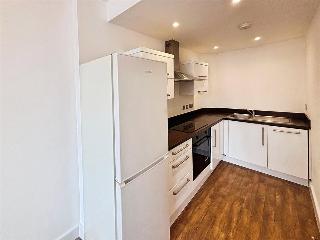 Apartment in Leicester, St Matthew's - View 5