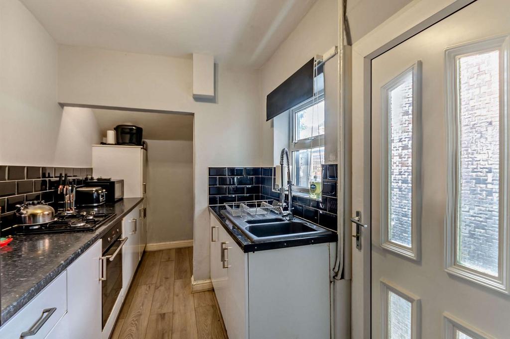 House in Gedling, Nottinghamshire - View 3