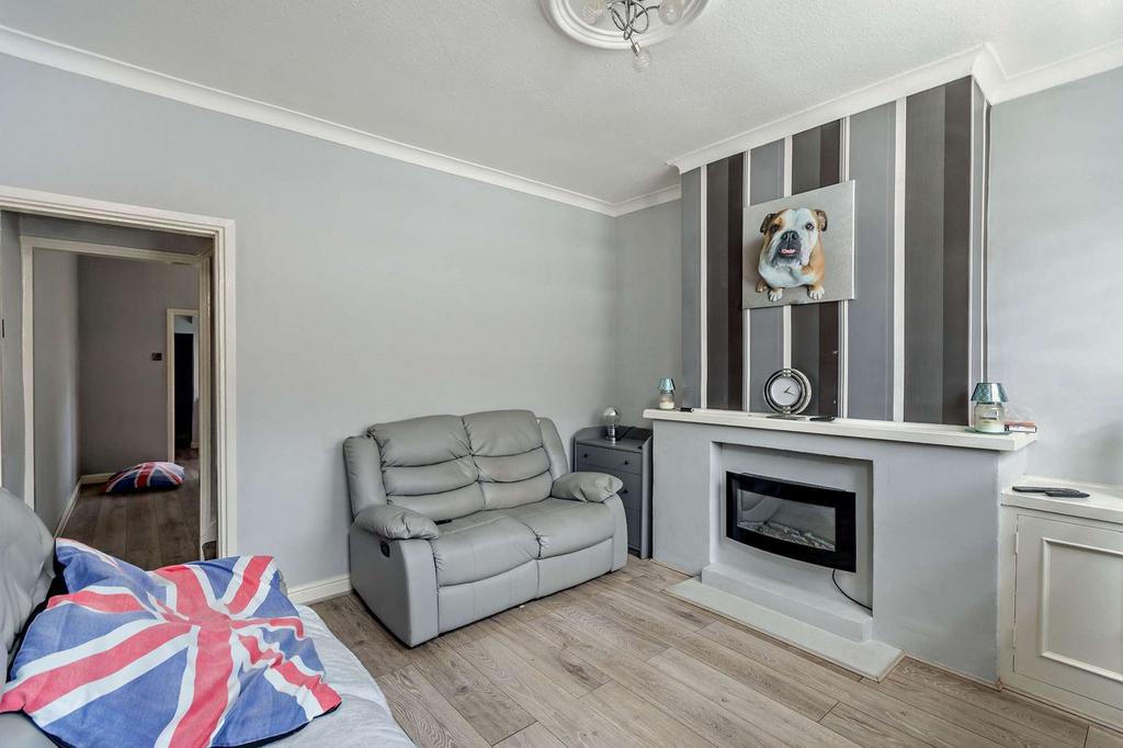 House in Gedling, Nottinghamshire - View 4