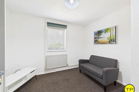 1 bedroom in a house share to rent, Room B  Wildlake, Peterborough PE2