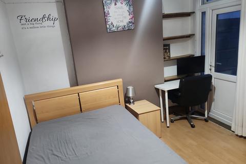 3 bedroom house of multiple occupation to rent, Wanstead Park Road, Ilford IG1