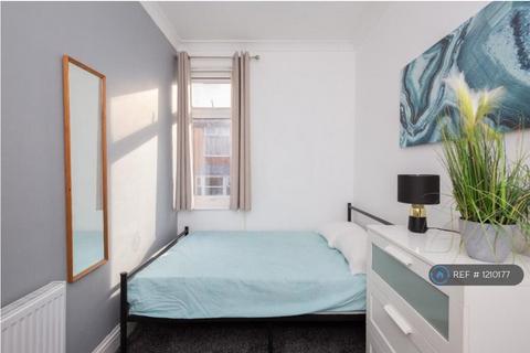 1 bedroom in a house share to rent, Douglas Street, Salford, M7