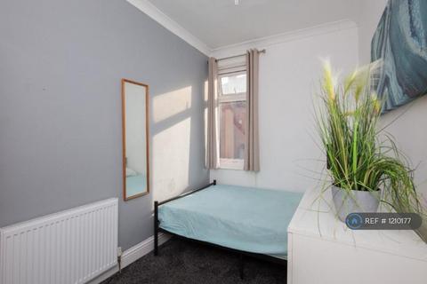 1 bedroom in a house share to rent, Douglas Street, Salford, M7