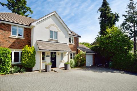 4 bedroom detached house for sale, Mandeville Close, Broxbourne