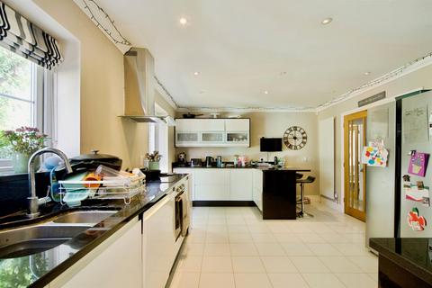 4 bedroom detached house for sale, Mandeville Close, Broxbourne