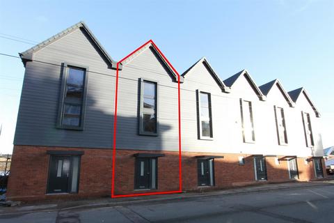 2 bed terraced house for rent in Park Lane, Kidderminster