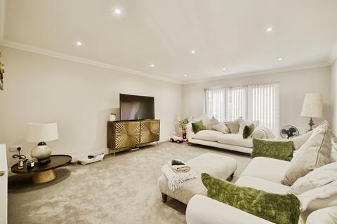 4 bedroom detached house for sale, Mandeville Close, Broxbourne