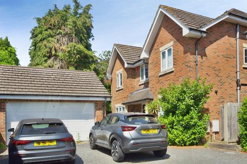 4 bedroom detached house for sale, Mandeville Close, Broxbourne