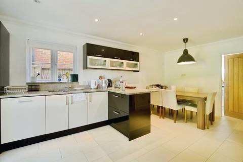 4 bedroom detached house for sale, Mandeville Close, Broxbourne
