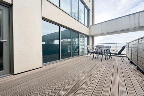 2 bedroom flat for sale, William Jessop Way, Liverpool, L3