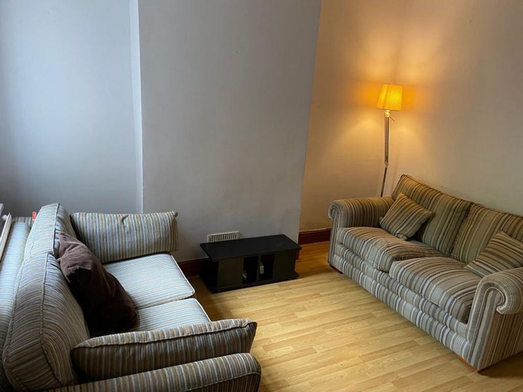 House in Cardiff, Maindy, Cathays - View 4