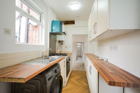2 bedroom terraced house to rent, Windmill Street, Swadlincote, DE11