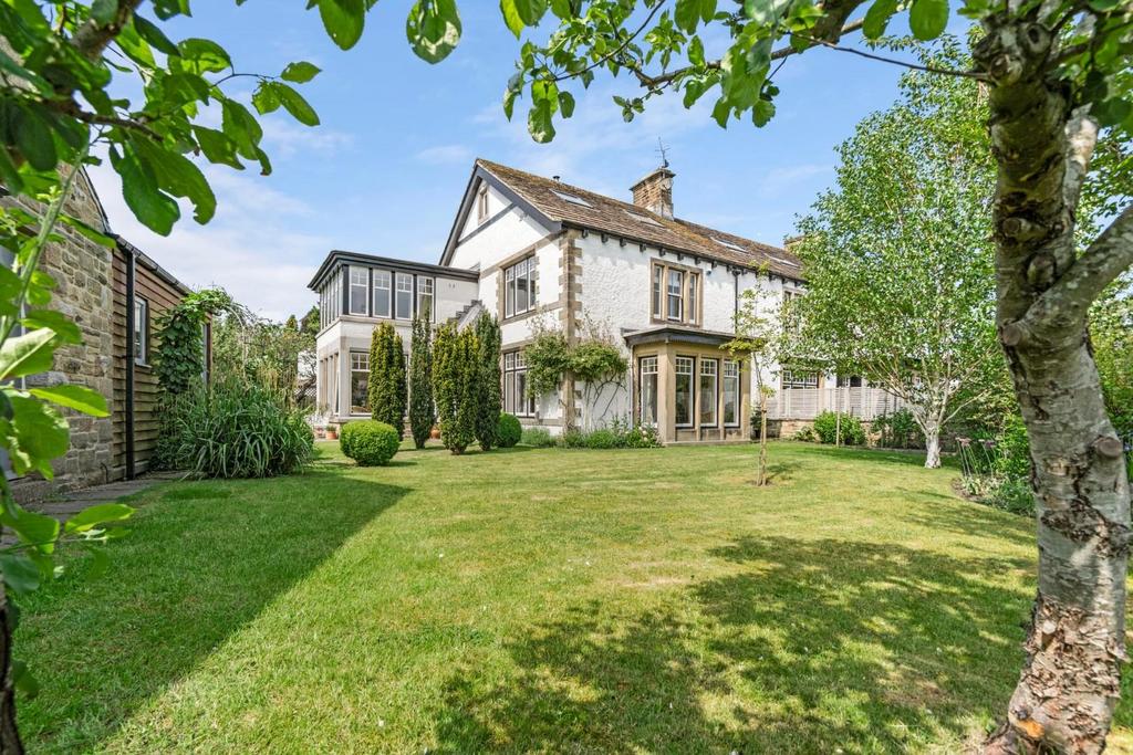 4 bedroom semi-detached house for sale