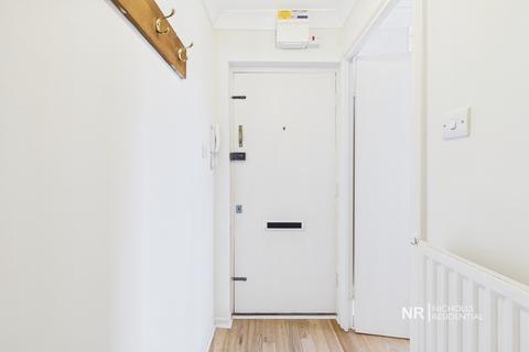 Studio for sale, Sutton SM2