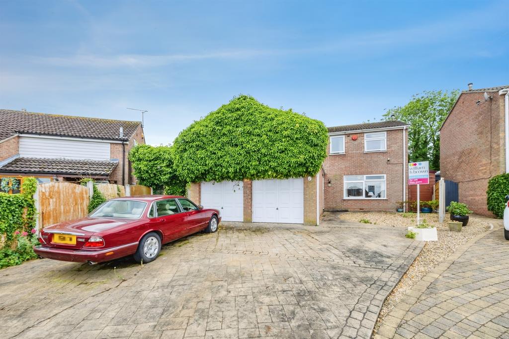 4 bedroom detached house for sale