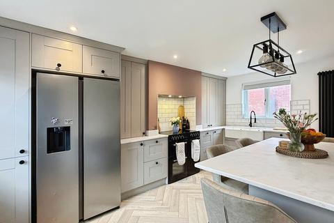 4 bedroom townhouse for sale, Ferris Way, Hilperton