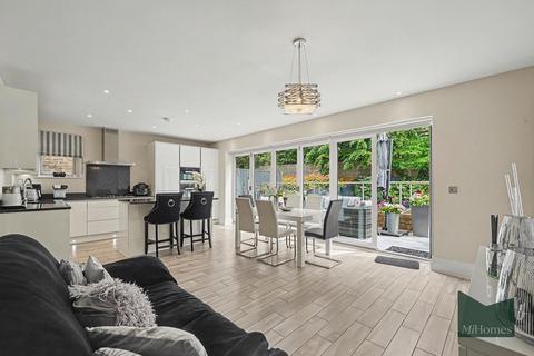 4 bedroom townhouse for sale, Wellston Crescent, Oakwood