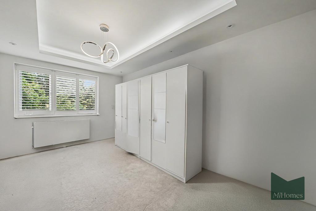 Walk-in wardrobe