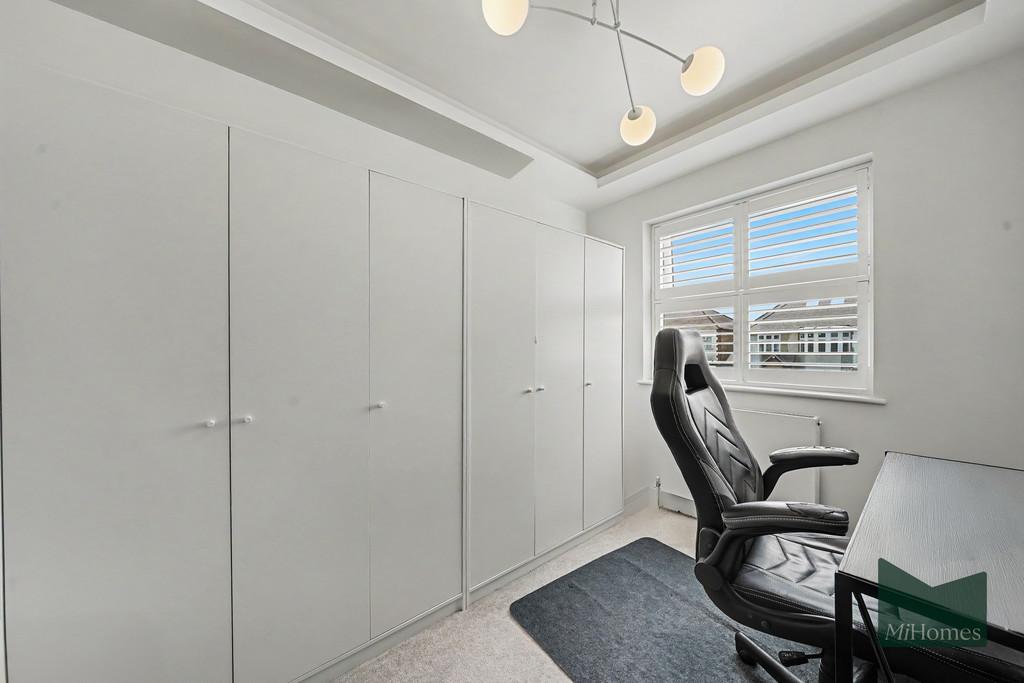 Walk-in wardrobe