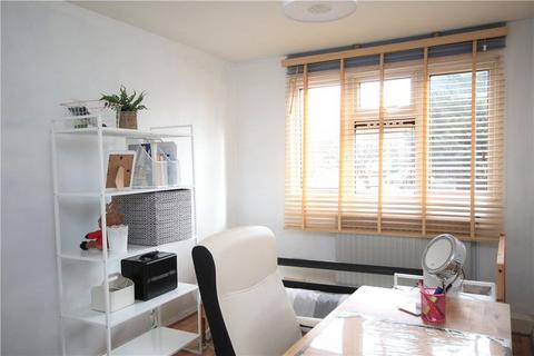 3 bedroom apartment to rent, Park Barn Drive