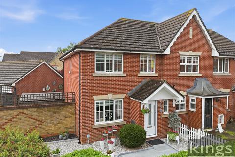 3 bedroom end of terrace house for sale, Jules Thorn Avenue, Enfield