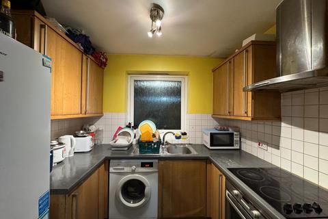 3 bedroom house of multiple occupation to rent, Chamberlain Close, Ilford IG1