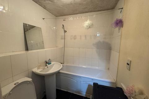 3 bedroom house of multiple occupation to rent, Chamberlain Close, Ilford IG1