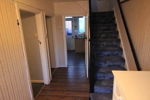 3 bedroom semi-detached house to rent, Leeds Road, Slough SL1